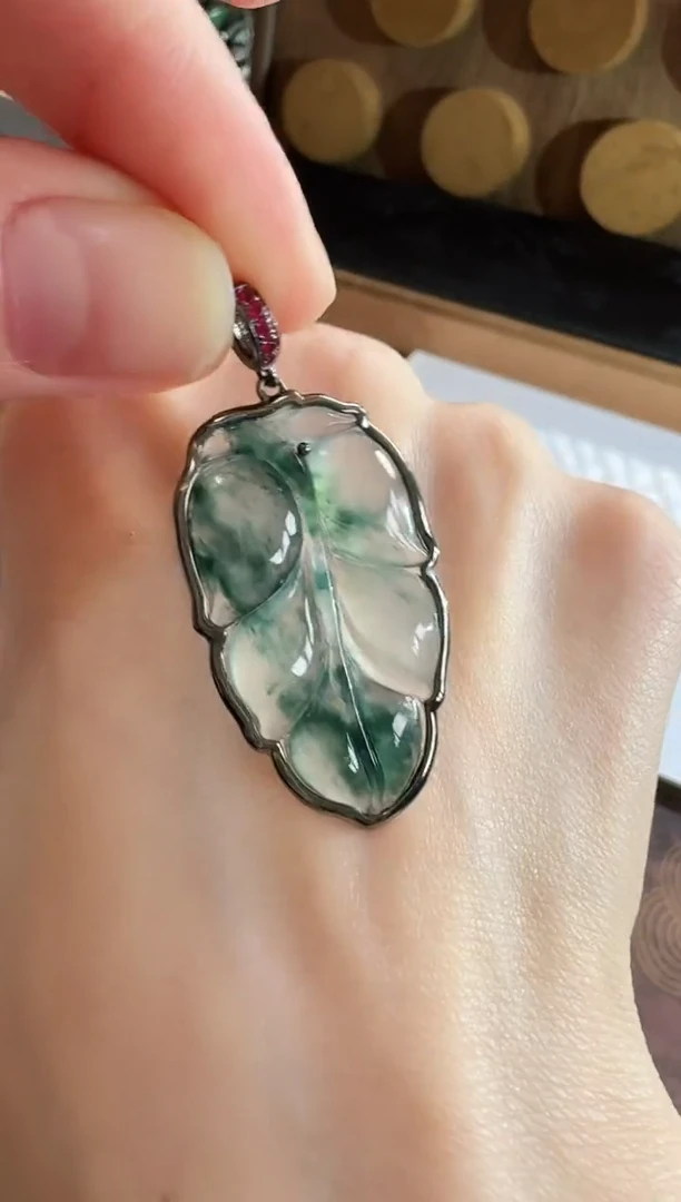 吊坠(不含链)18K金镶嵌翡翠李****e吊坠