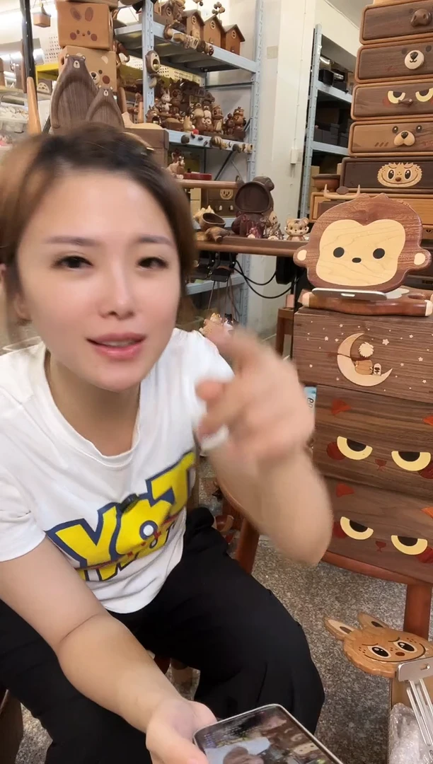 木小猴子乌檀木旋转支架一个