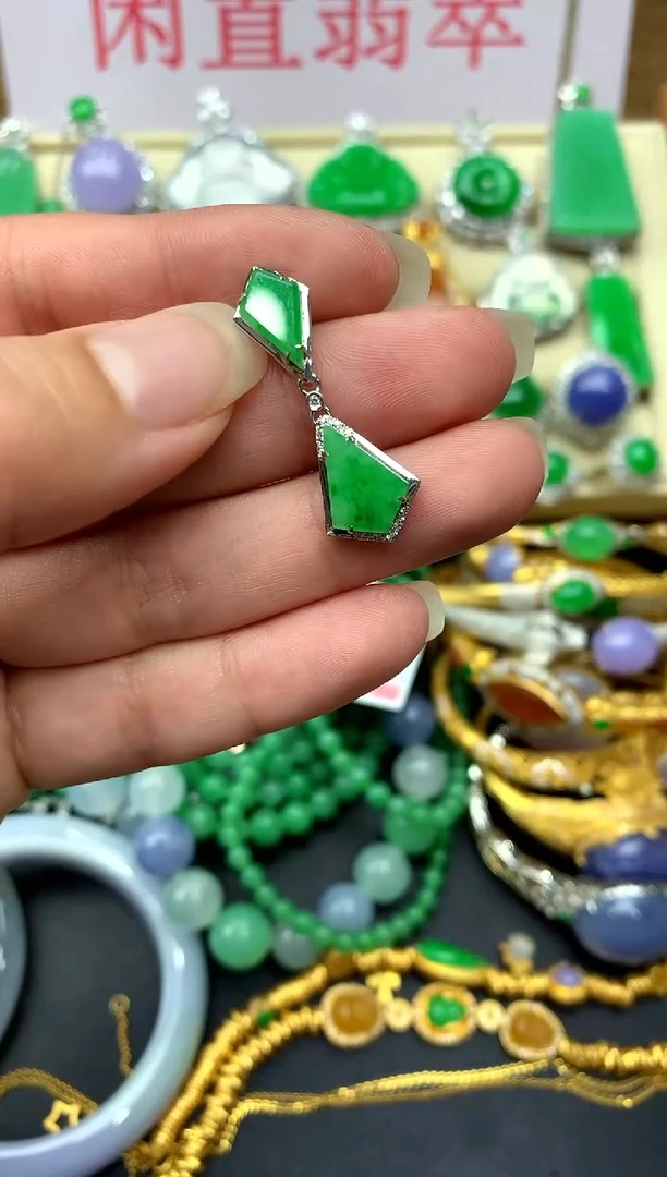 颈饰18K金镶嵌翡翠302 -中国好珍宝