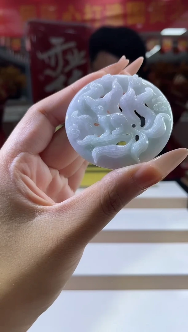 翡翠未镶嵌颈饰多样性发其一