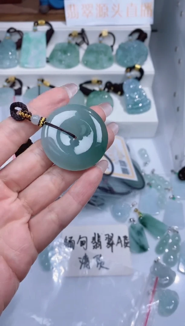 颈饰未镶嵌翡翠吊坠