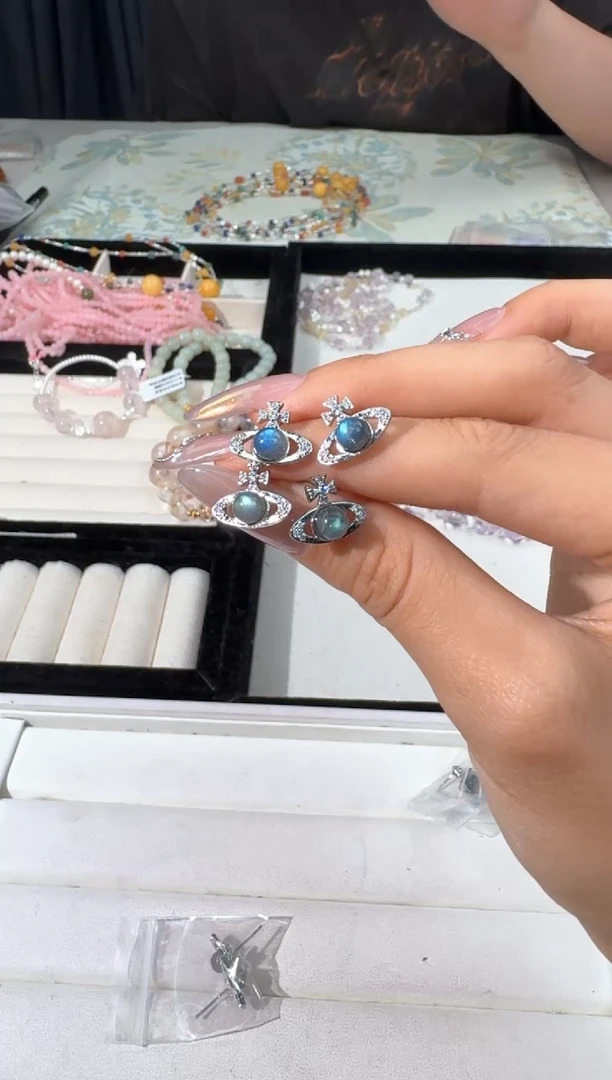 水晶手链银S925镶嵌A045灰月土星耳钉款