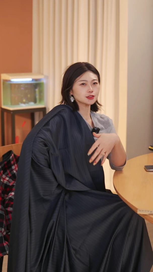 混纺2.8米黑灰色条纹精纺羊毛面料 意大利进口