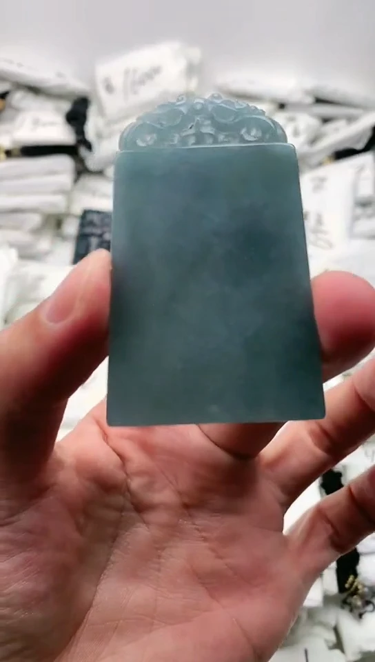 翡翠未镶嵌颈饰无事牌