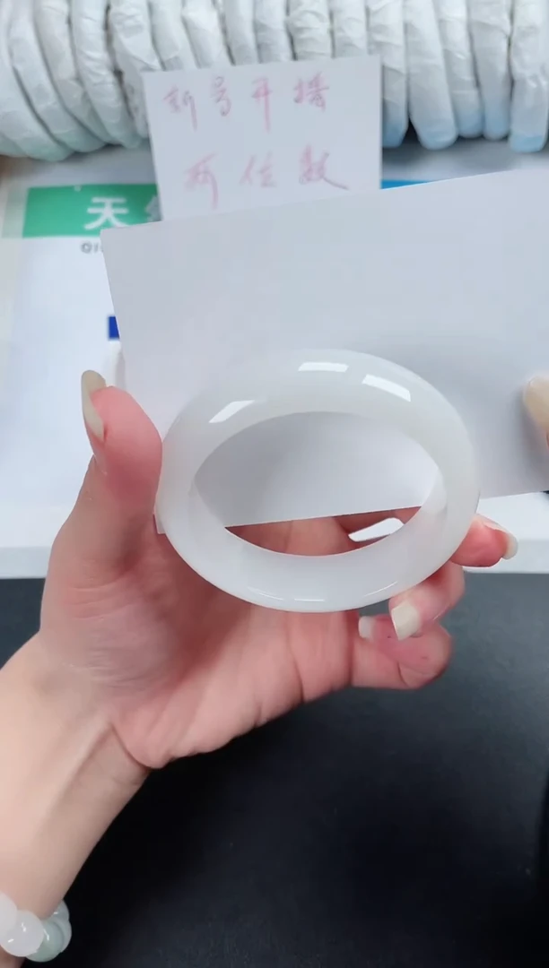 【闪购商品】石英质玉手镯未镶嵌302-53.5