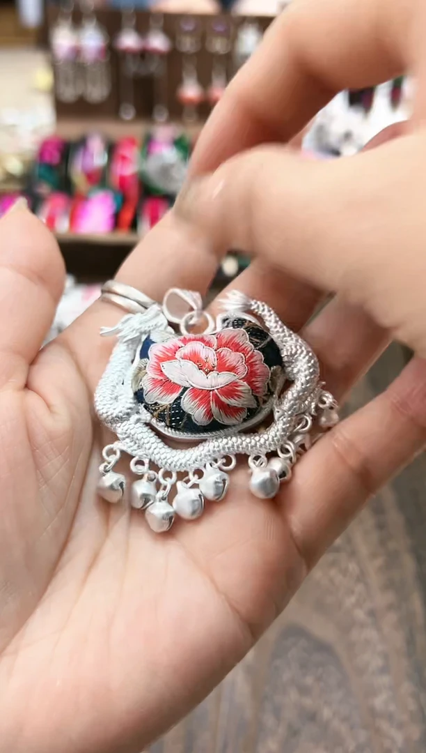 【闪购商品】织绣民族风老绣饰品074