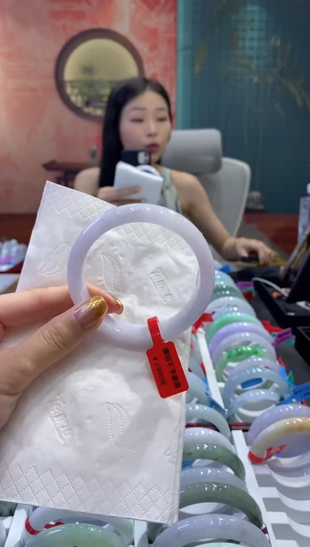 翡翠手镯未镶嵌多人09908