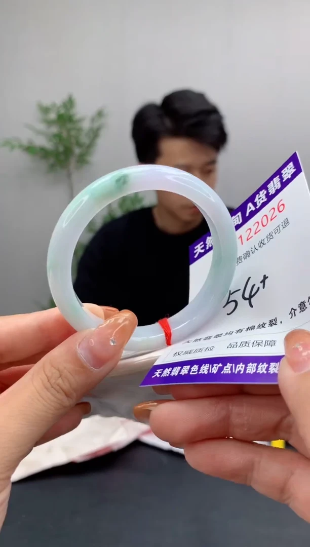 未镶嵌手镯翡翠有纹，完美者勿拍