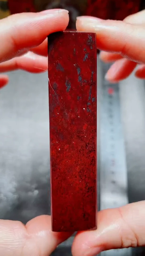 桂林鸡血玉素章2.0左右红3