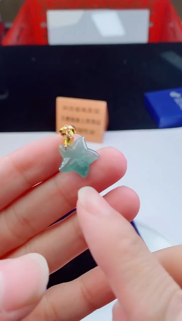 颈饰未镶嵌翡翠    ·