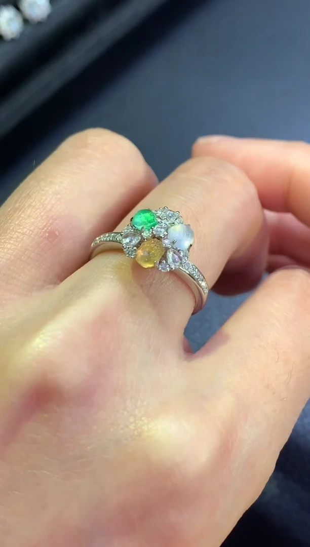 翡翠戒指18K金镶嵌3只金蟾戒指