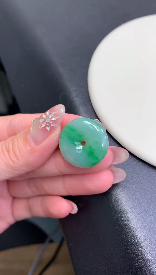 未镶嵌定制翡翠48小时鉴赏期 退货不扣服务费