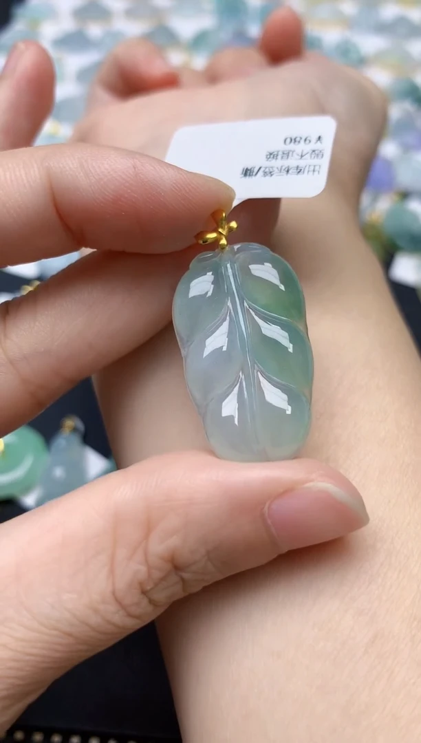 翡翠18K金镶嵌颈饰天然缅甸A货翡翠