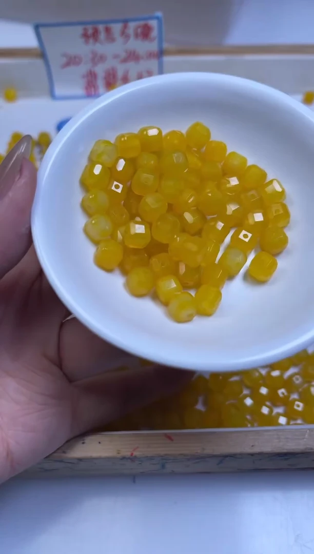 未镶嵌散珠玛瑙/玉髓T201 鸡油黄玛瑙方糖（浅）8mm10个9.9元