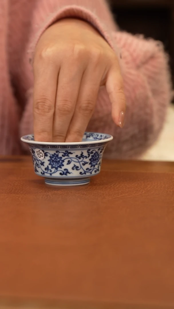 【闪购商品】杯和然窑青花釉里红缠枝莲马蹄杯