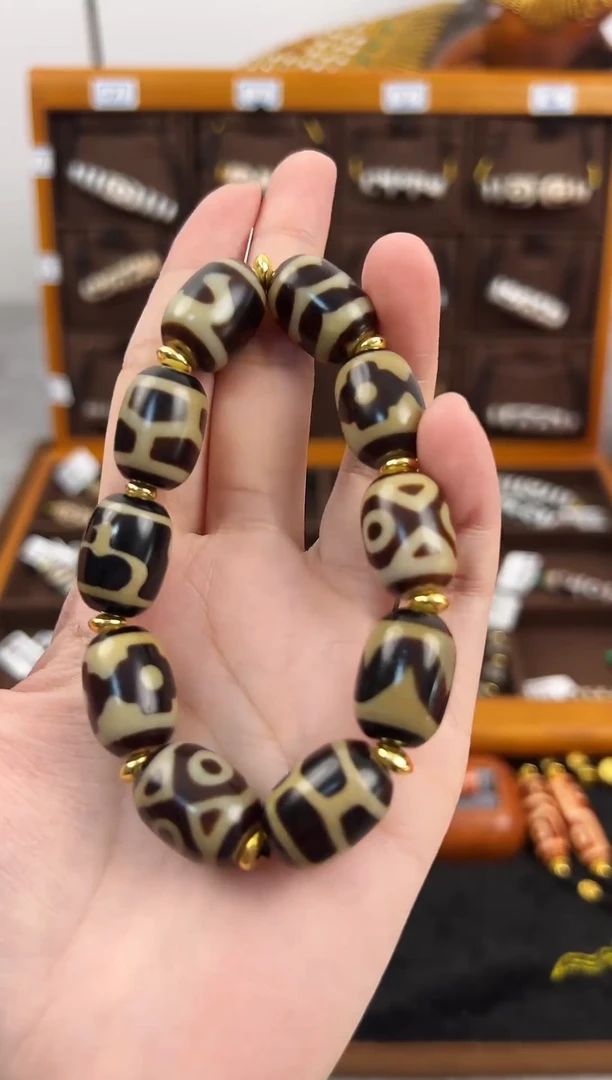 玛瑙/玉髓（覆膜）颈饰合金64微瑕随机发货