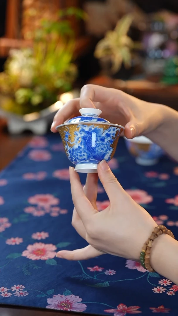 鲤鱼跃龙门盖碗