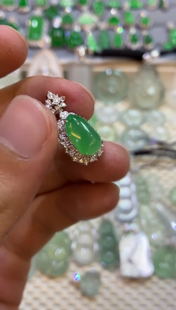 吊坠(不含链)18K金镶嵌翡翠福瓜