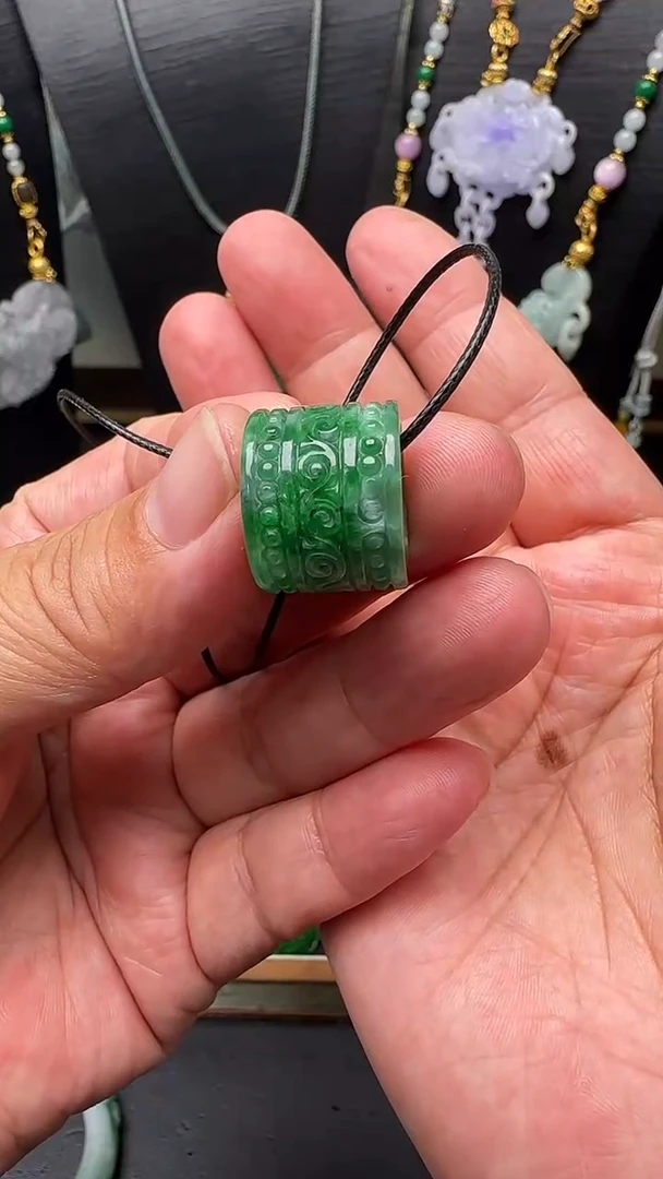 颈饰未镶嵌翡翠吊坠