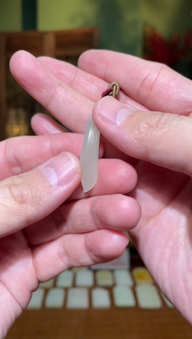 【闪购商品】和田玉吊坠(不含链)未镶嵌玉兰花4g