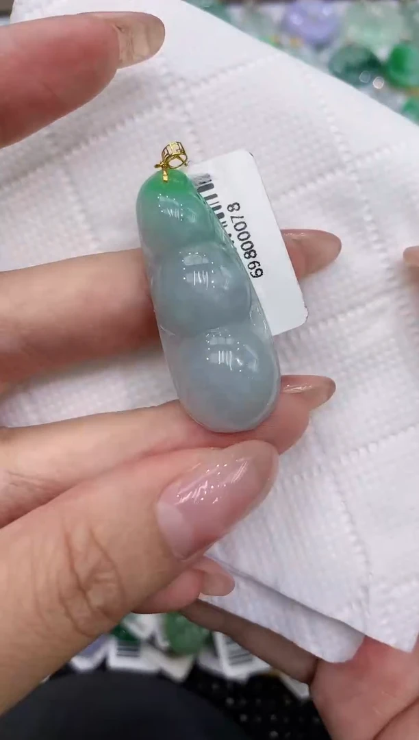 翡翠18K金镶嵌颈饰111111111111