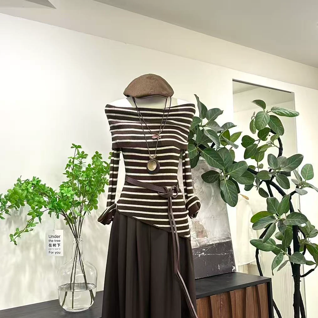 【条纹控狂喜！】韩系纯欲风条纹别致一字肩收腰显瘦上衣-K8009