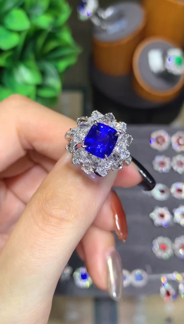 戒指蓝宝石18K金镶嵌3.03CT