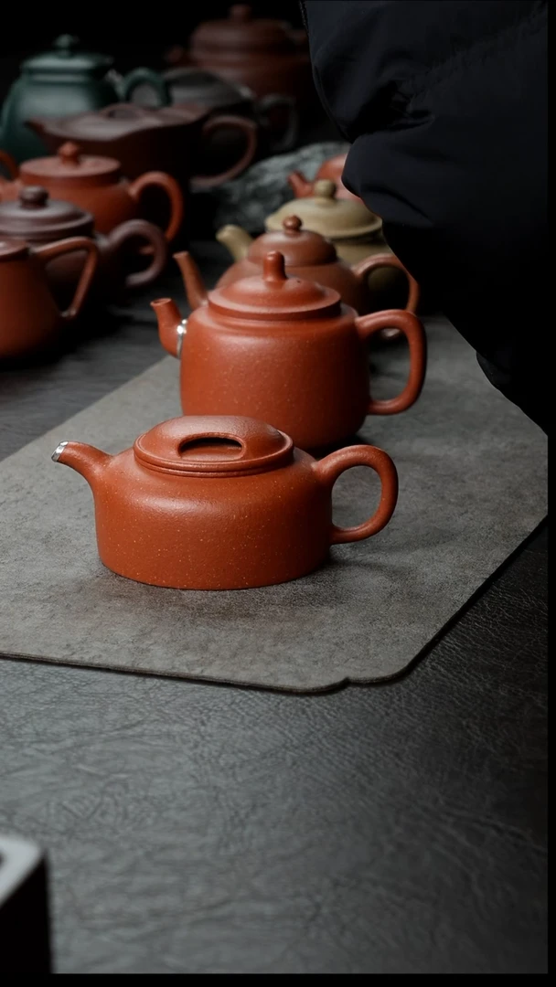 茶壶紫砂?**?红降坡牛盖半手160