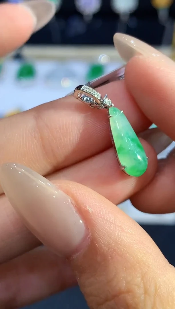 翡翠18K金镶嵌吊坠(不含链)L1300多样性发其一