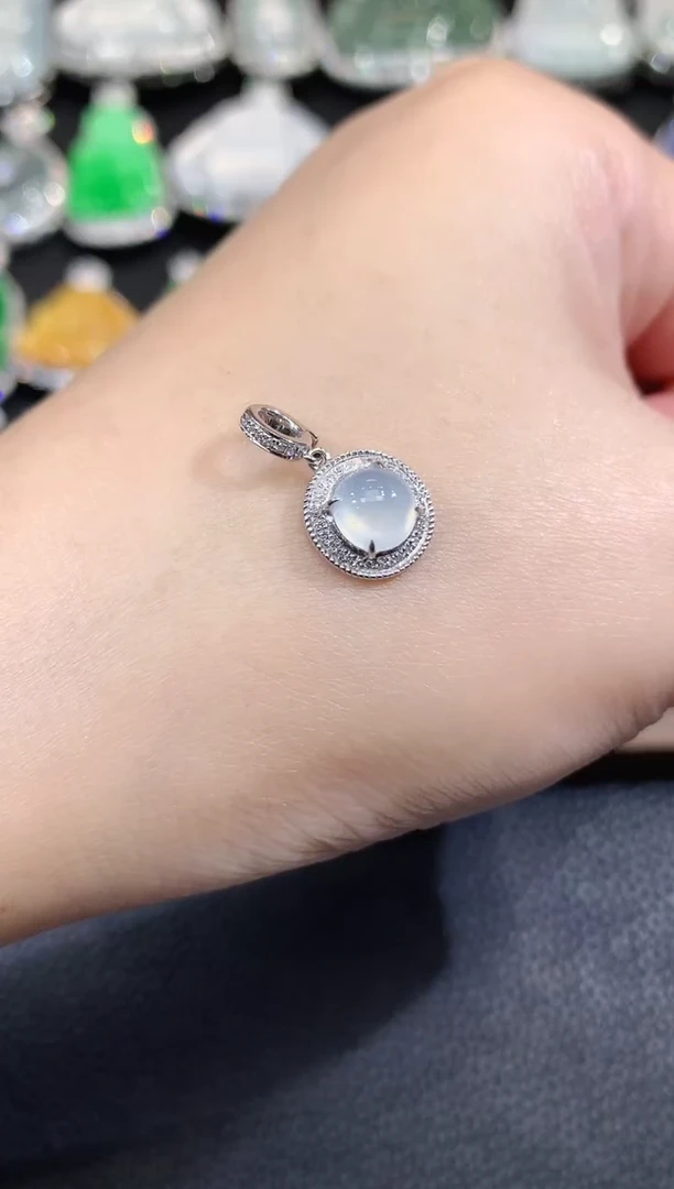 吊坠(不含链)18K金镶嵌翡翠C3 多样性发货一件