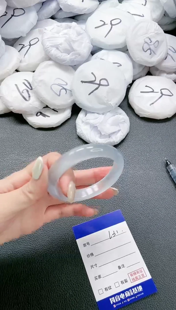 【闪购商品】石英质玉手镯未镶嵌 22L31-56