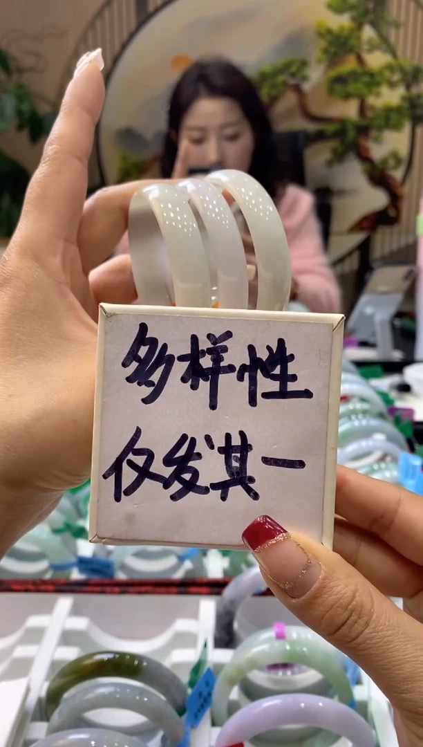 【闪购商品】翡翠手镯未镶嵌多样性发货05730