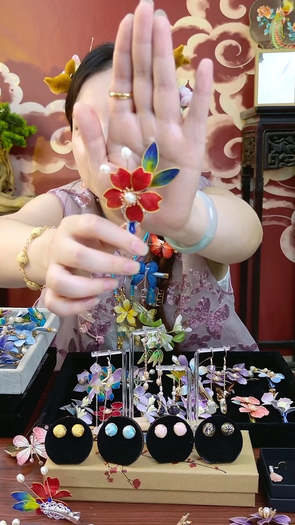 刺绣纯手工非遗绒花边夹