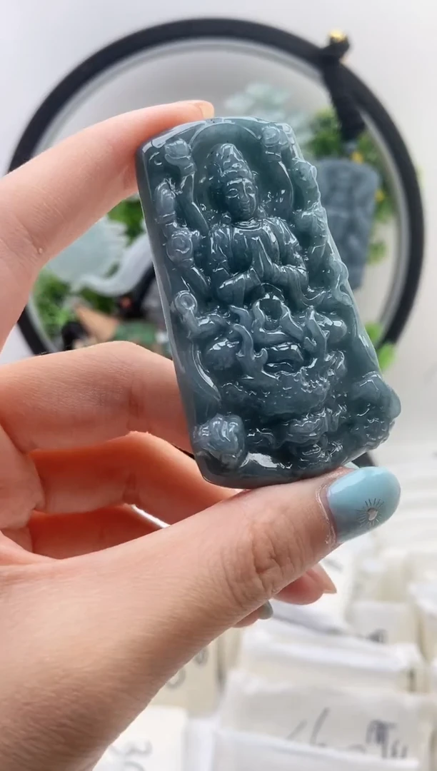 颈饰未镶嵌翡翠千手观音