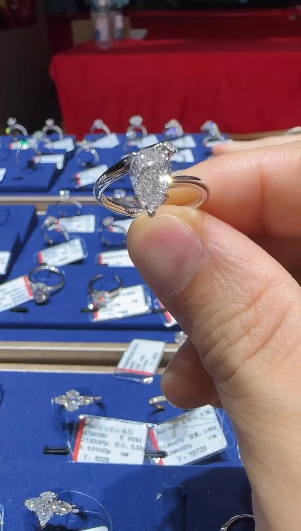 铂Pt950镶嵌实验室培育钻石福利戒指