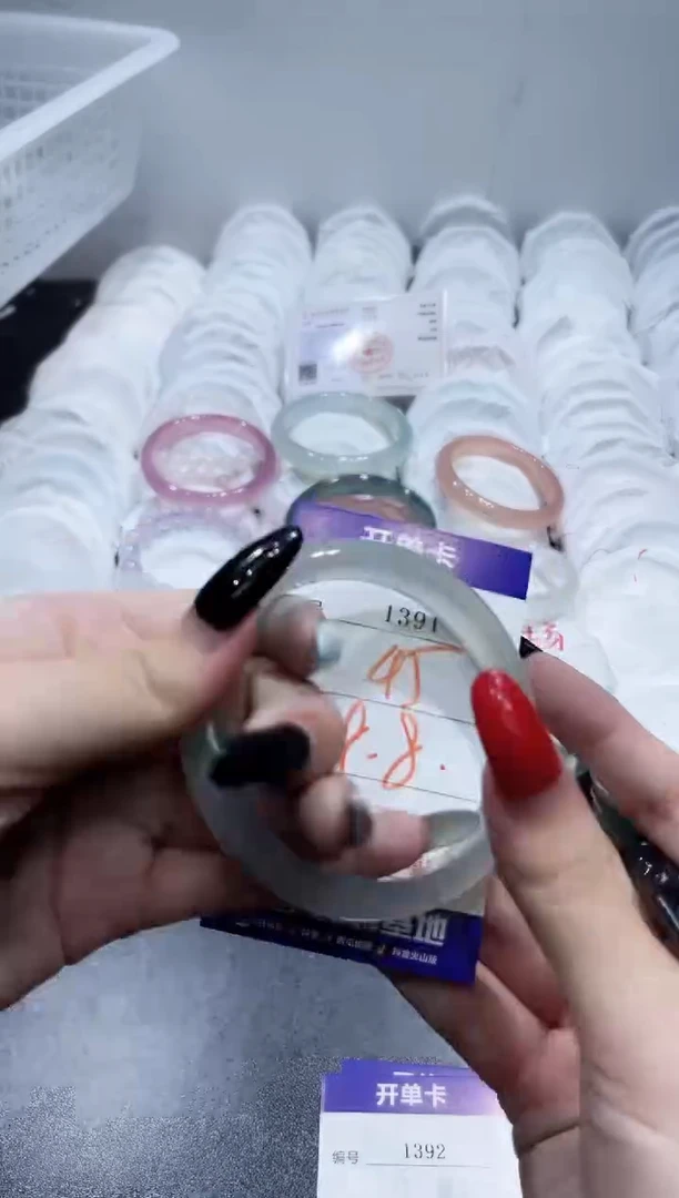 玛瑙/玉髓手镯未镶嵌1391