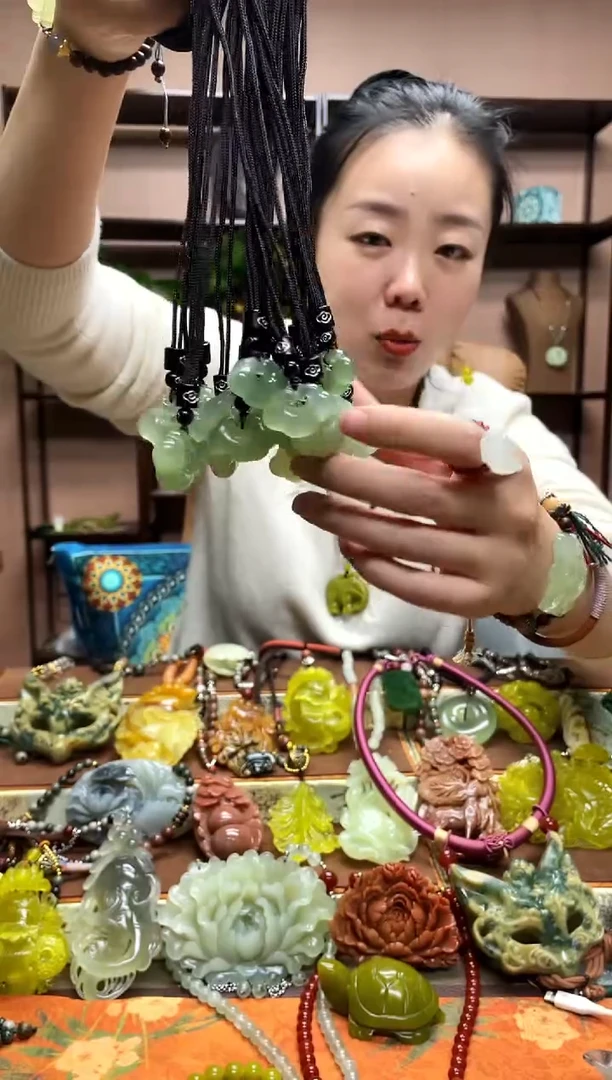 未镶嵌岫玉吊坠多样性发货发其中之一