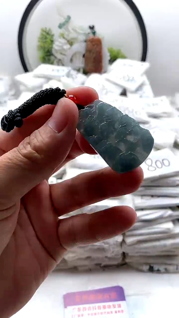 翡翠未镶嵌颈饰小山水