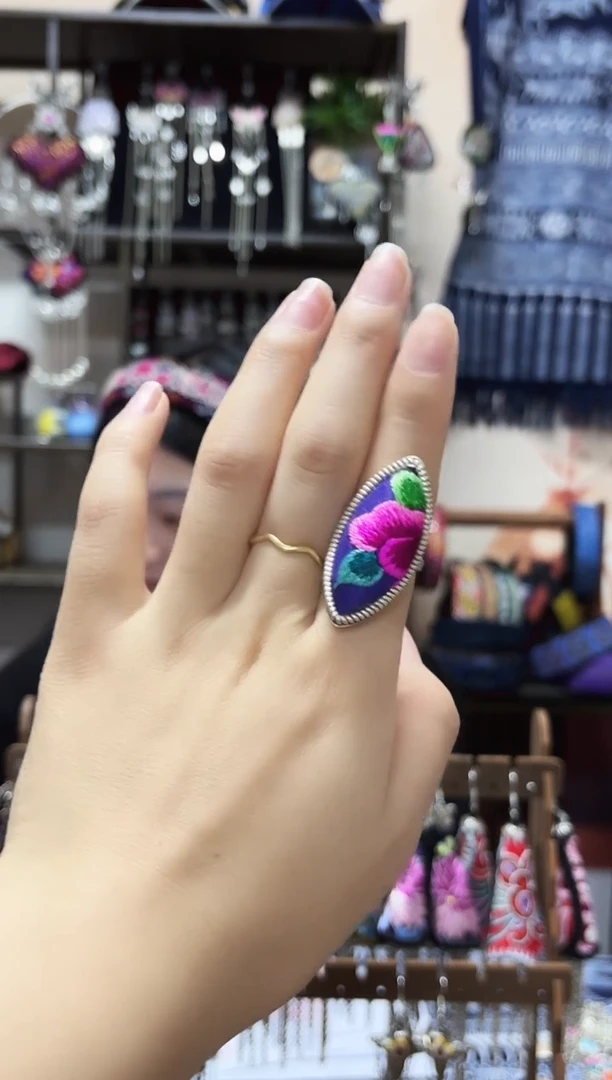 织绣民族风非遗老绣饰品548