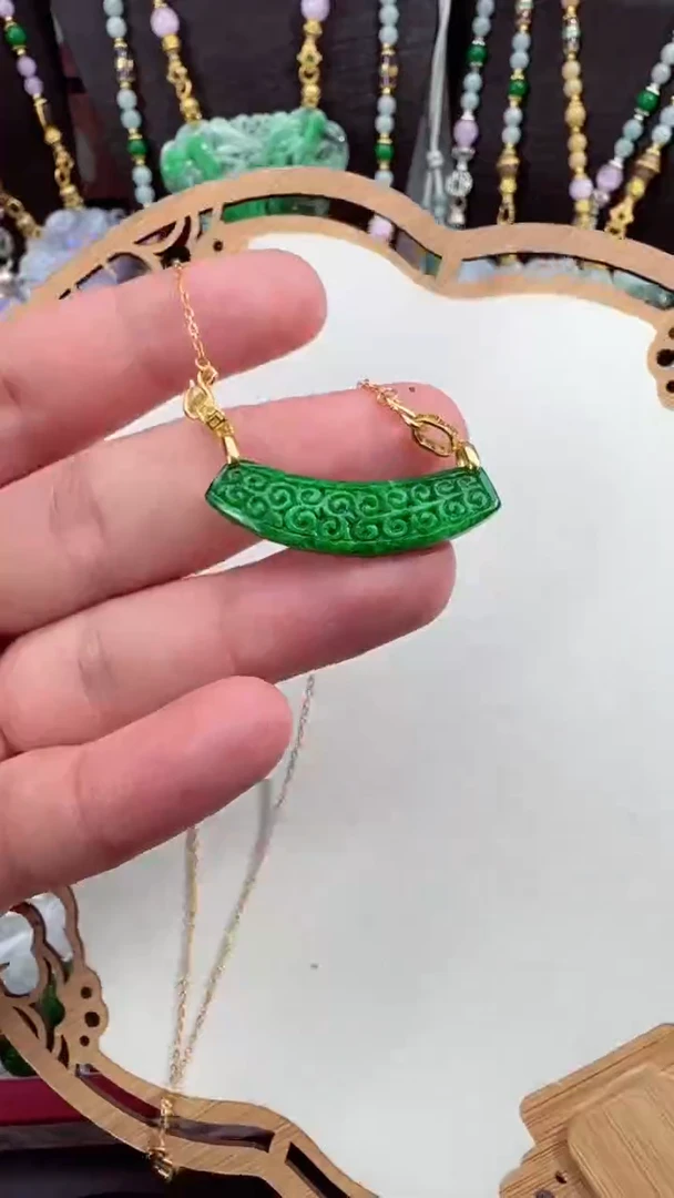 翡翠未镶嵌颈饰吊坠