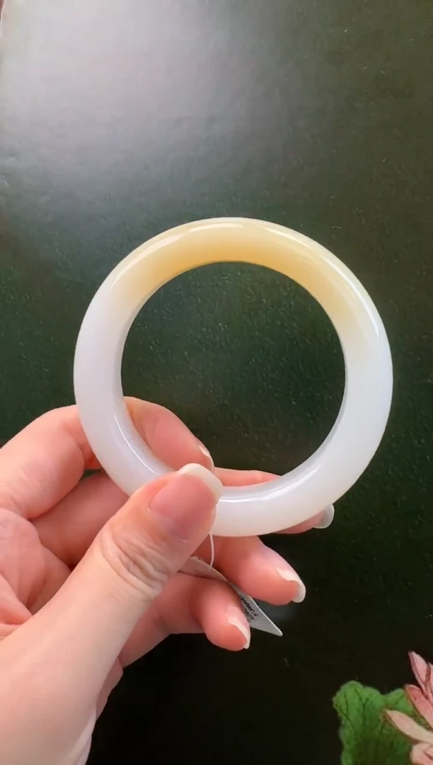 未镶嵌手镯和田玉手镯