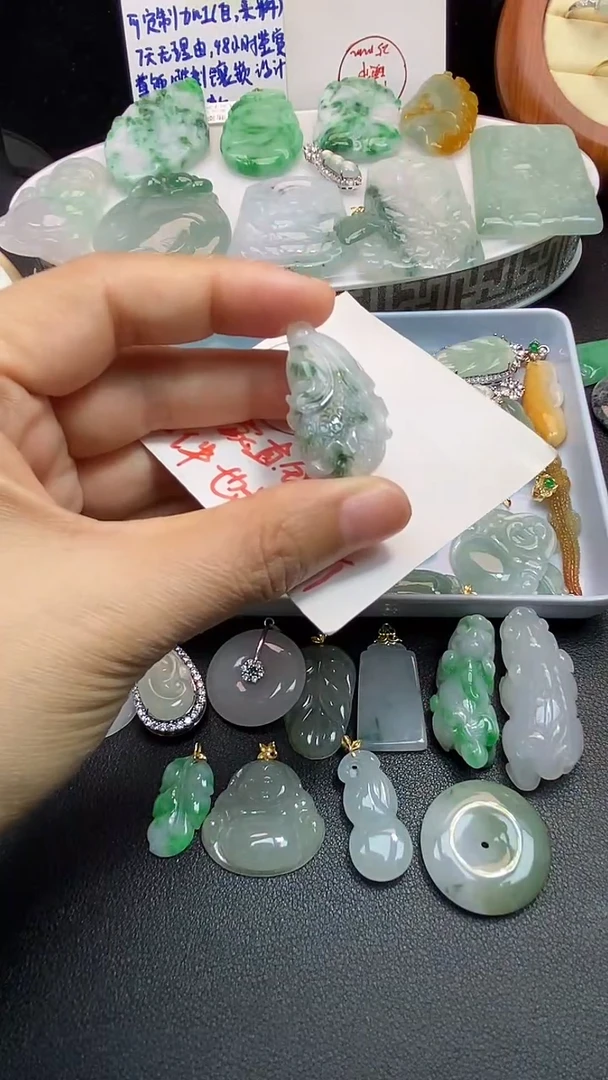 颈饰未镶嵌翡翠吊坠