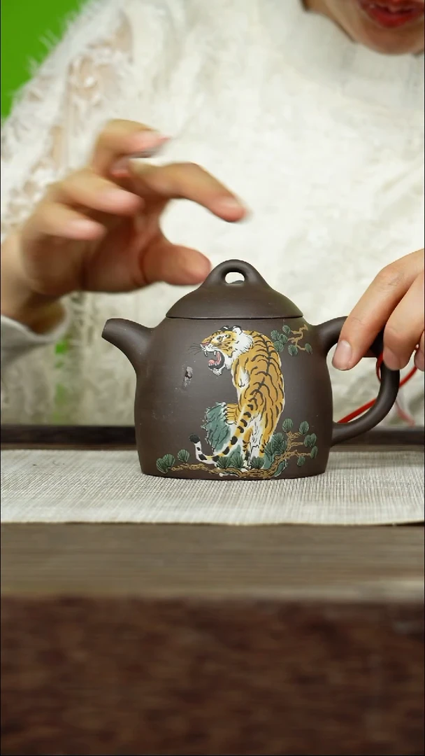 茶壶紫砂紫砂工艺厂T043大水潭老紫泥  320cc   虎