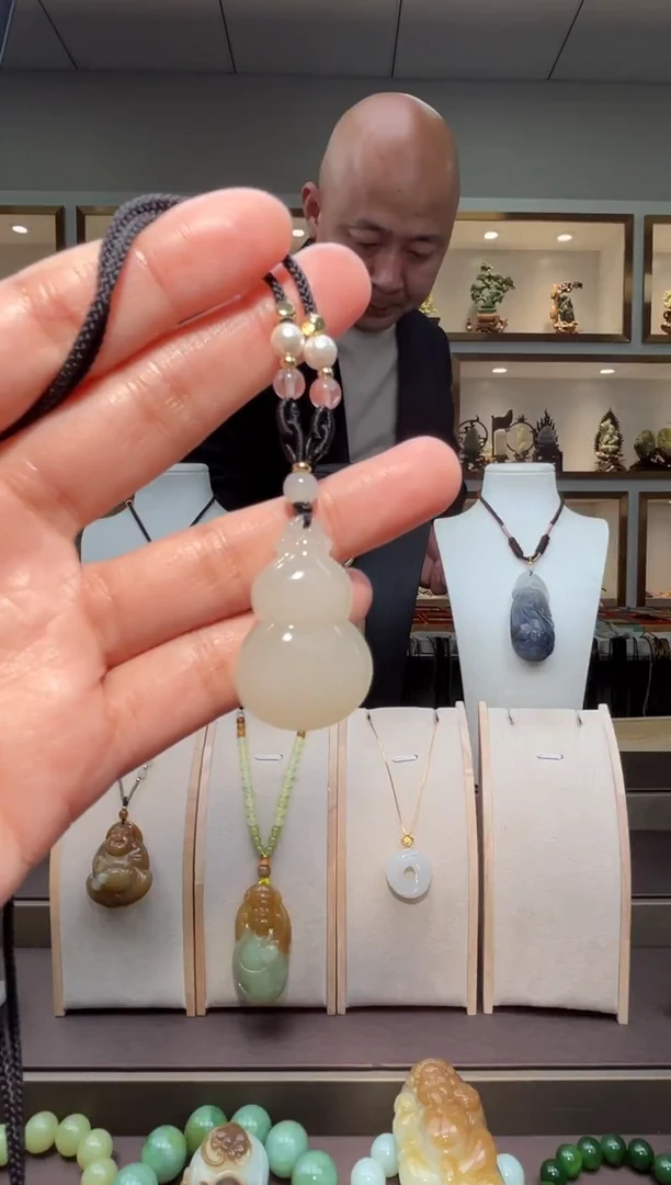 颈饰未镶嵌和田玉苏