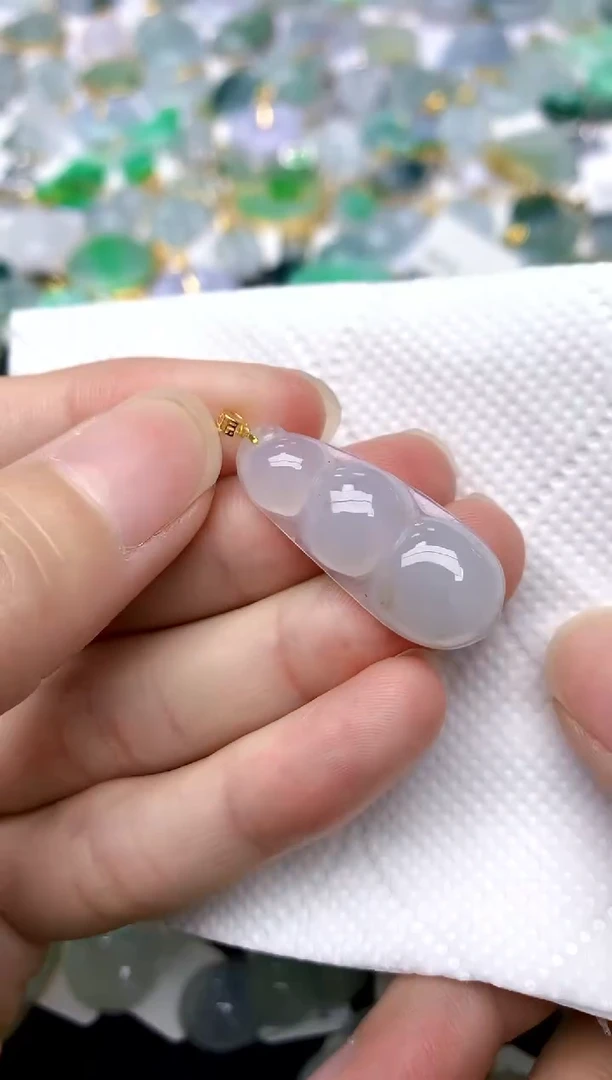 颈饰18K金镶嵌翡翠天然A货翡翠