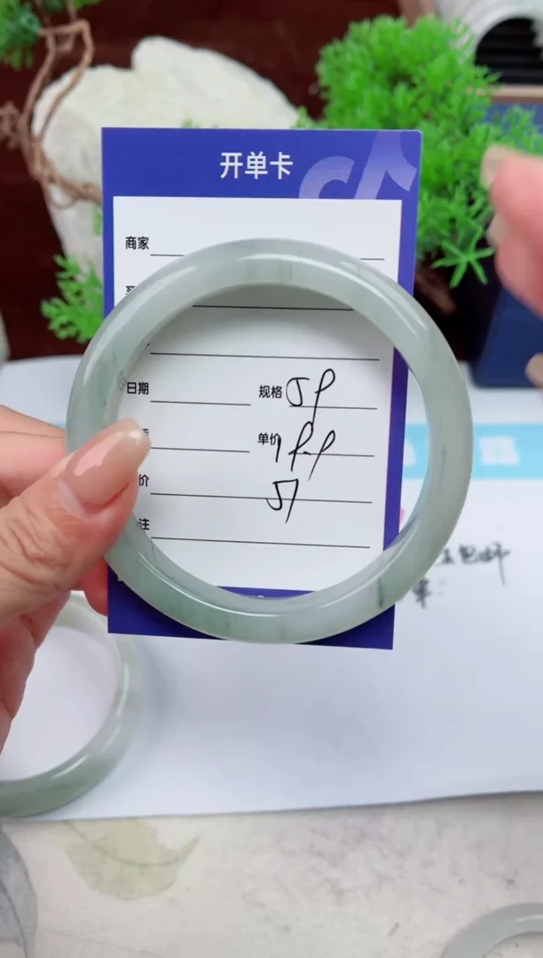 【闪购商品】石英质玉手镯未镶嵌51