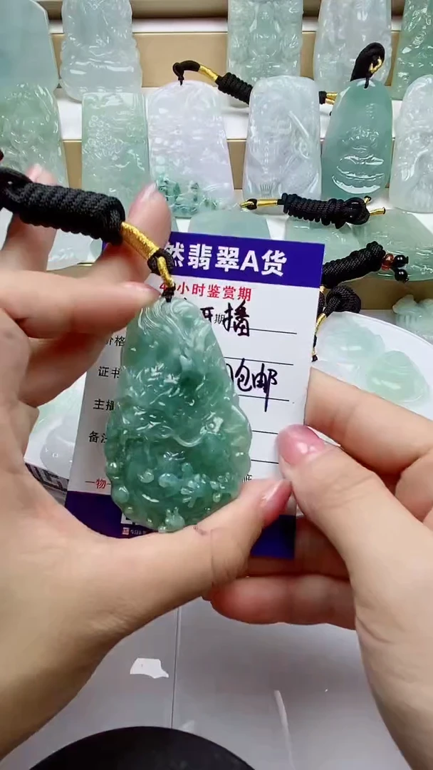 颈饰未镶嵌翡翠