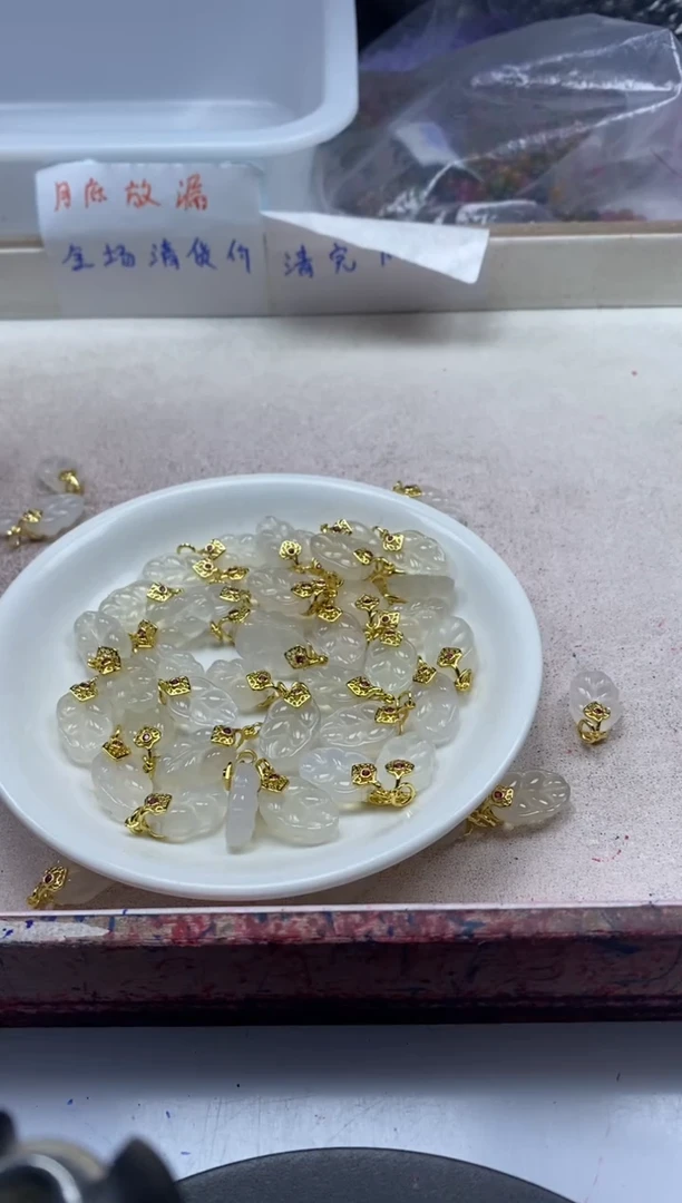 【闪购商品】玛瑙/玉髓颈饰银S800镶嵌x260荔枝冻小叶*1