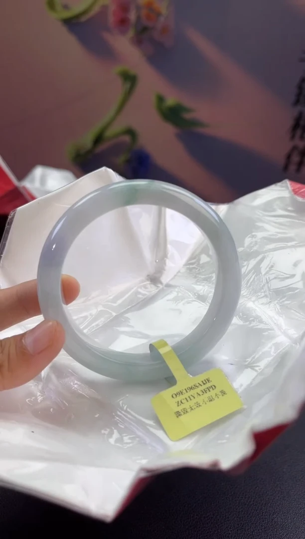 翡翠手镯未镶嵌翡翠手镯