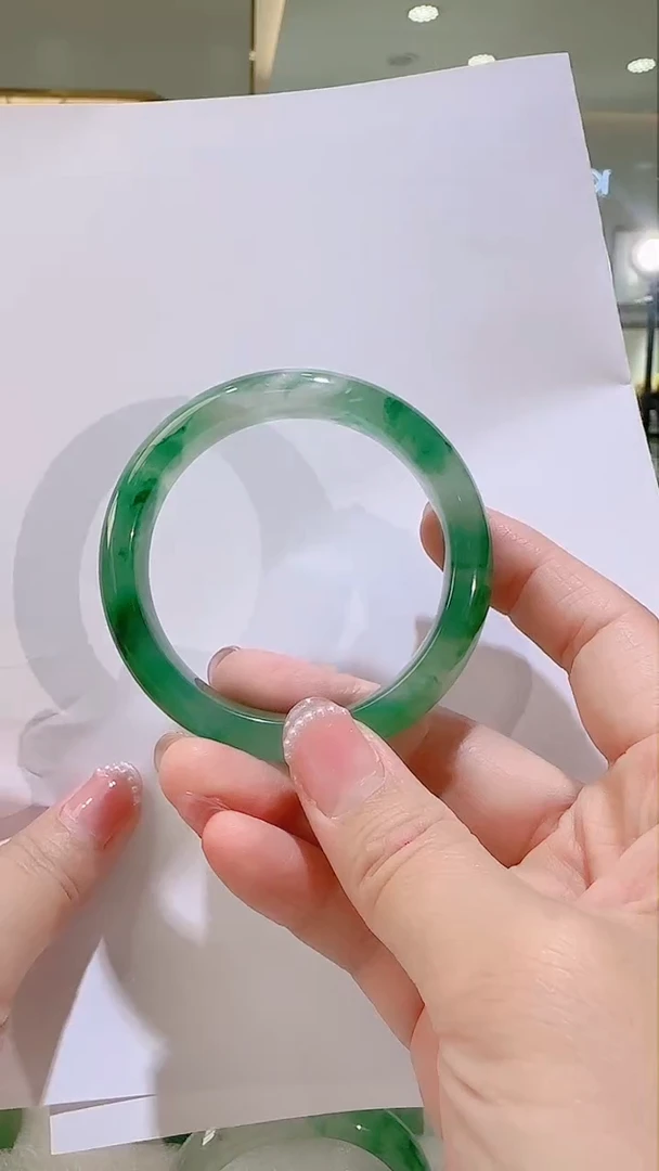 石英质玉（非洲翠）手镯未镶嵌手镯